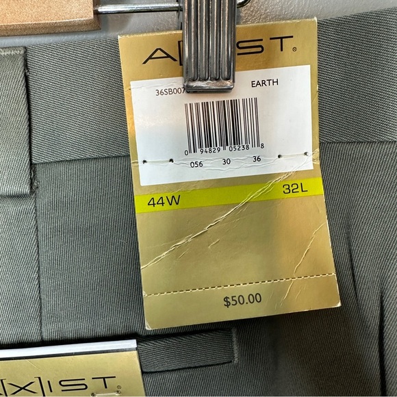 NWT Axist Men’s dress pants in earth - Picture 4 of 6